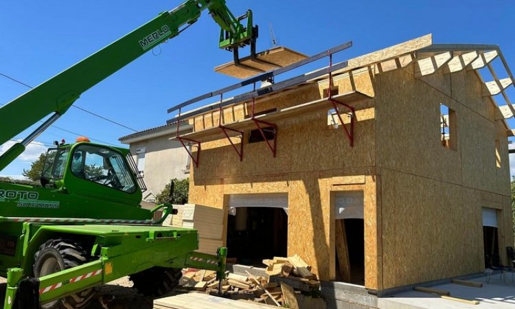 Réalisation d'un chantier de construction de maison à Saint-Quentin-Fallavier