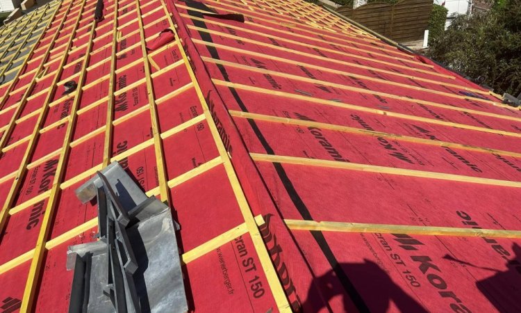 Réfection complète de toiture avec dépose et évacuation de 200 m² de tulles à Vaulx-Milieu
